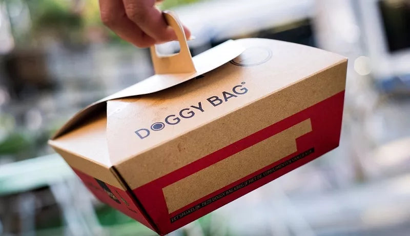 Avanza del cibo al ristorante? Riscopri la doggy bag