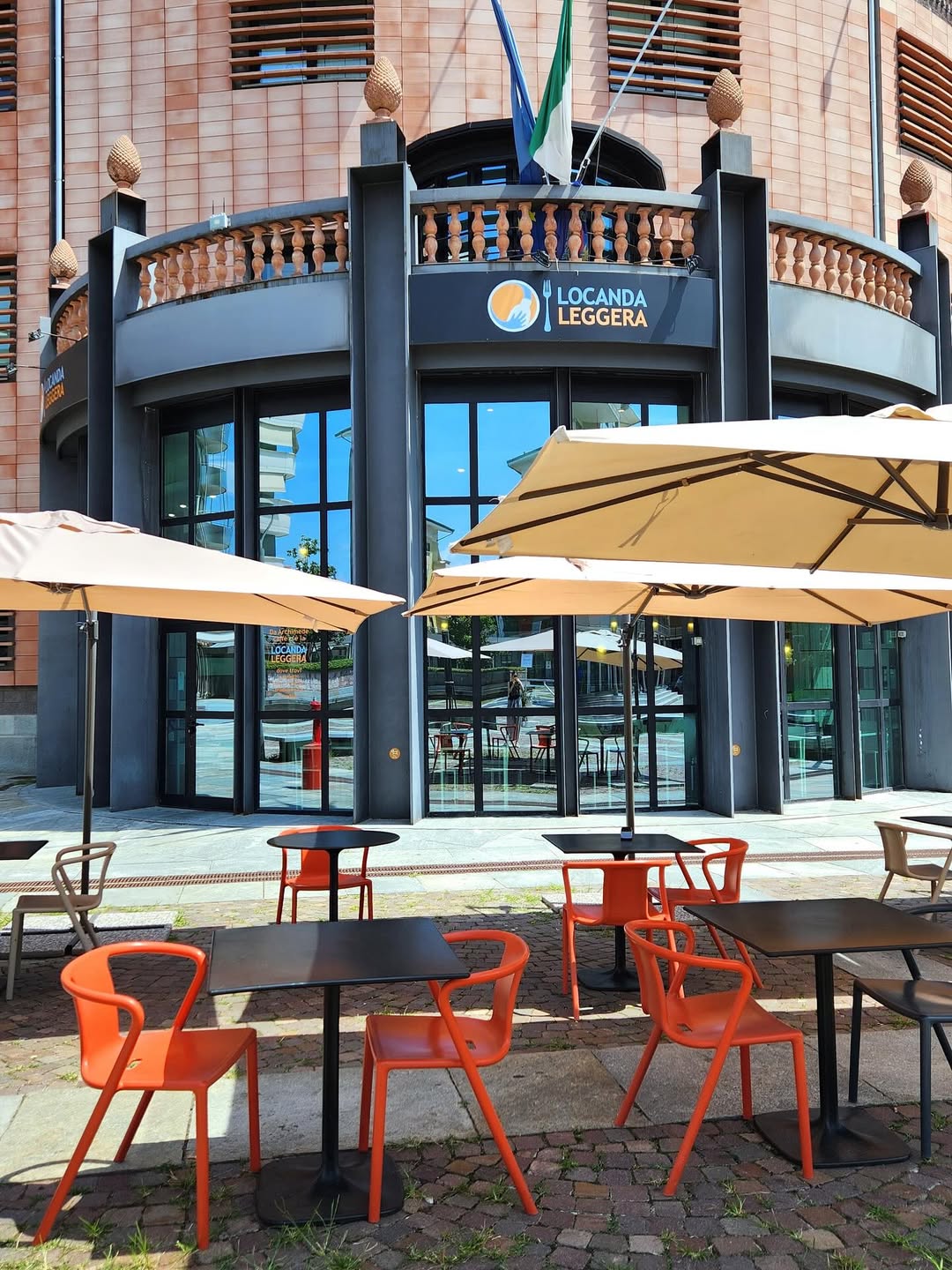 Servizio take-away riutilizzabile di Locanda Leggera con contenitori Aroundrs