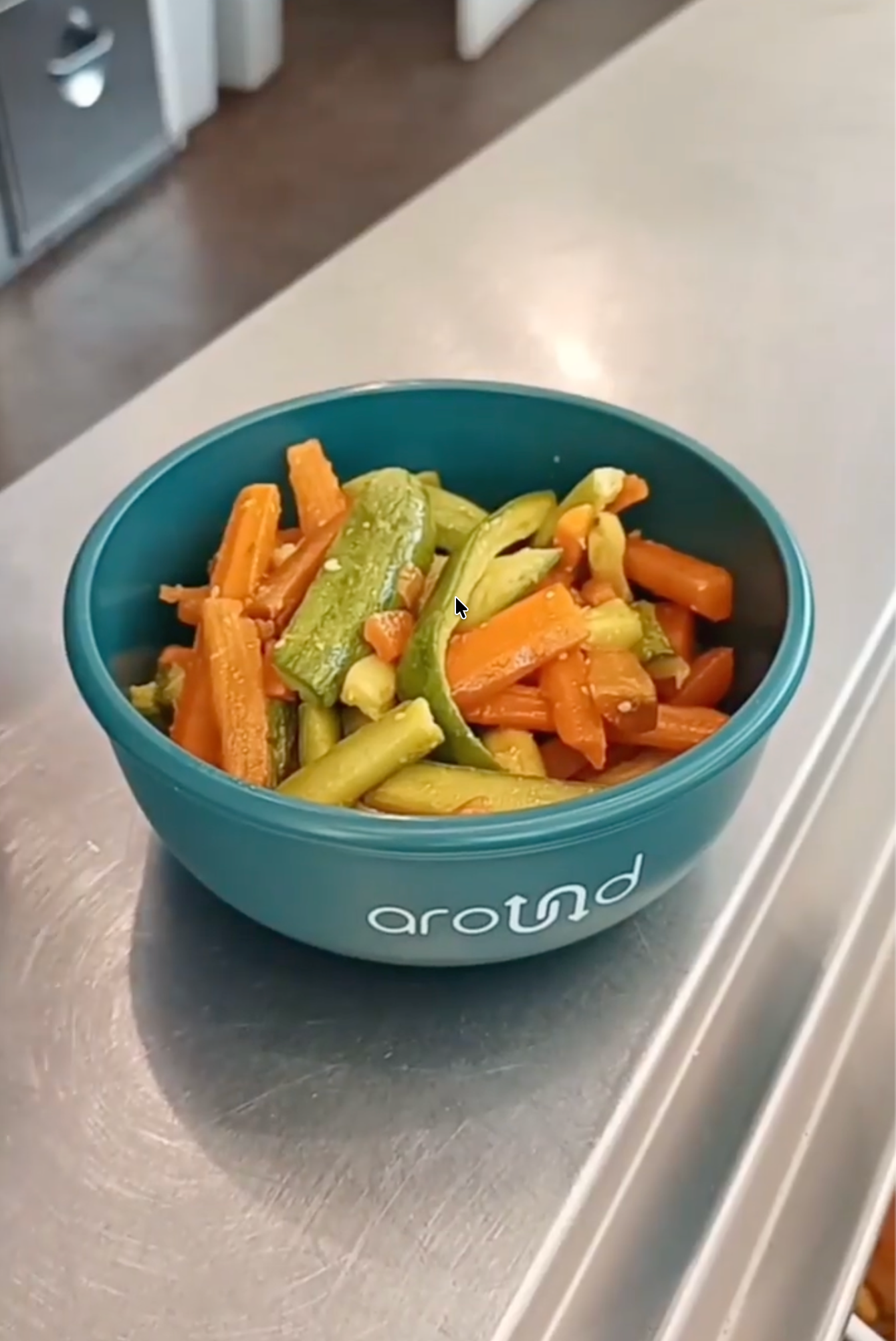 Contenitore riutilizzabile Aroundrs con pasto pronto per l’asporto.